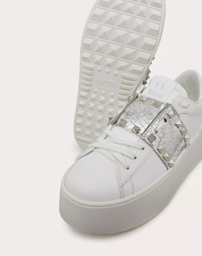 ROCKSTUD UNTITLED FLATFORM SNEAKER IN CALFSKIN WITH METALLIC CRACKLE-EFFECT BAND
